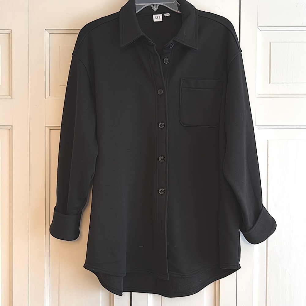 GAP Cozy black Sweatshirt/ Shirt / Jacket or Shaket in excellent condition.